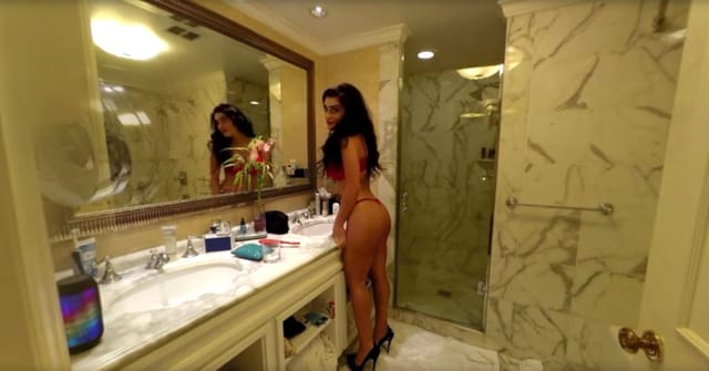 Playboy Playmate CJ Sparxx Out Of The Shower And Getting Ready For A Party VixenVR CJ Sparxx — photo 5