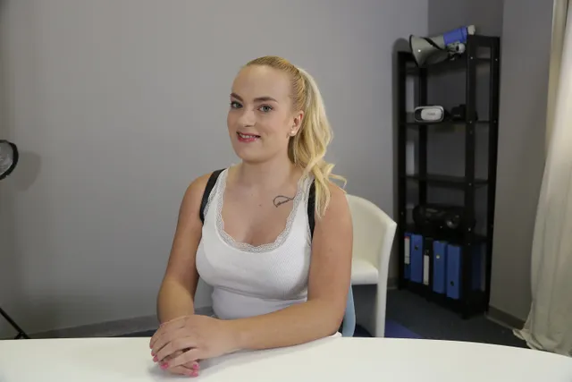 14 Nicole herFirstVR — photo 3