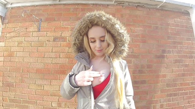 Ellie Louise, Smoking Ellie Louise VR Ellie Louise — photo 3