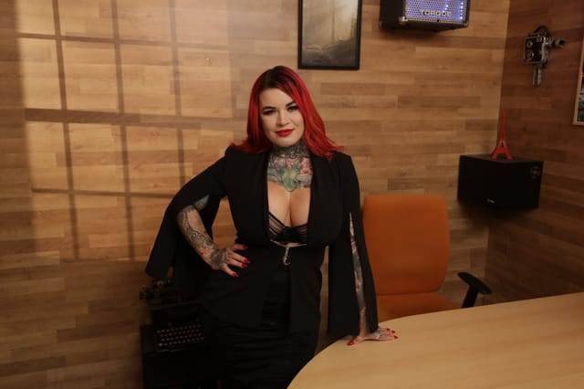 Gorgeous Like Boss Sabien DeMonia Squeeze VR — photo 2