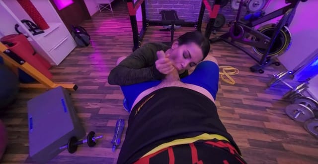 Horny Trainer - Chloe Lamour Squeeze VR — photo 2