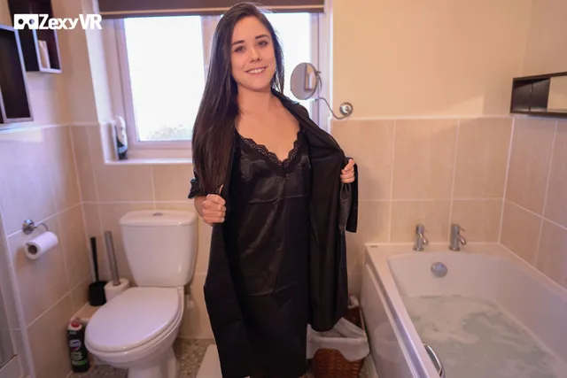 Watch Me Soak Ella Jay ZexyVR — photo 1
