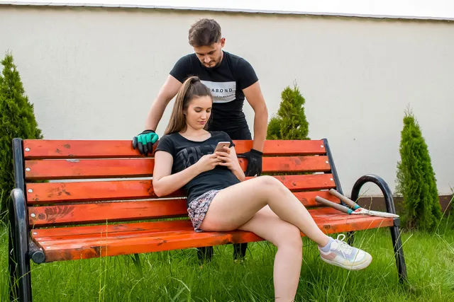 Darya & Brad - Teen girl fucks the gardener Darya VRStars — photo 5
