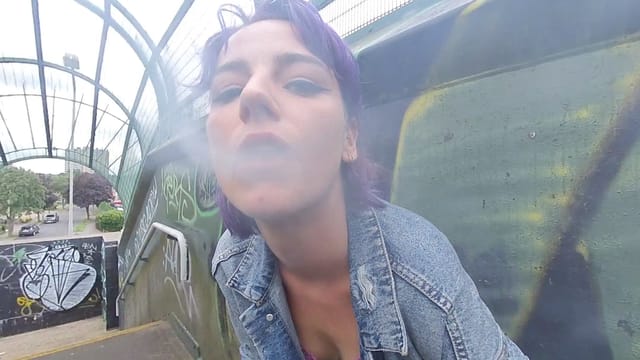 Annabel Lee - Smoking On The Bridge VR porn — photo 2