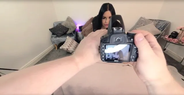 Mia and the Photographer peepingthom — photo 1