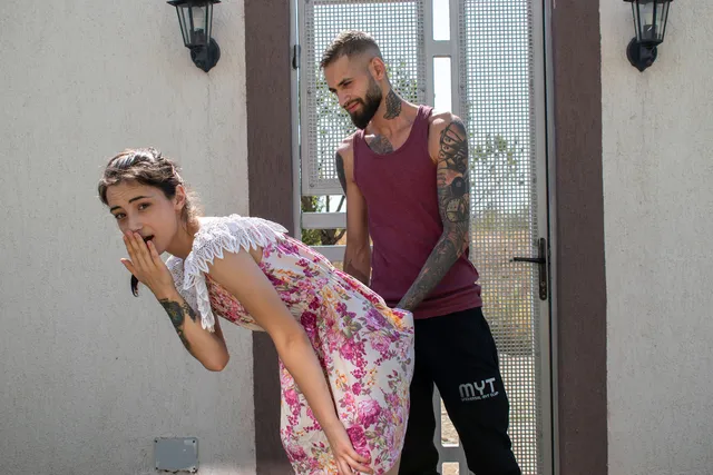 Zoe Foxxy - Helping my neighbour with a face full of cum VRStars — photo 6