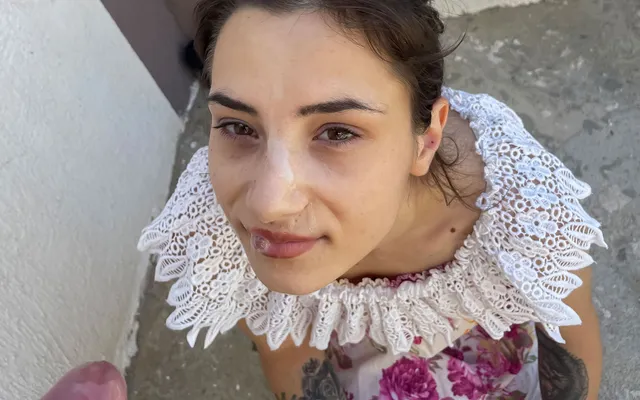 Zoe Foxxy - Helping my neighbour with a face full of cum VRStars — photo 3