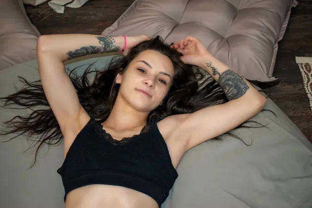 Zoe Foxxy - Amateur brunette teen plays her pussy like a banjo VRStars — photo 4