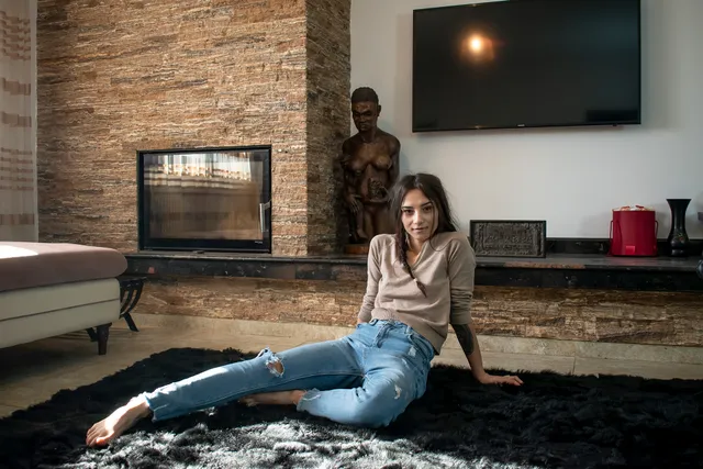 Zoe Foxxy - Small tits teen rips off her stockings to get fucked VRStars — photo 1