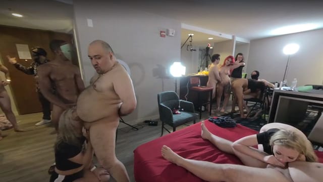 Bonus Footage 360 Tadpole Orgy TadPoleXXXStudio — photo 20