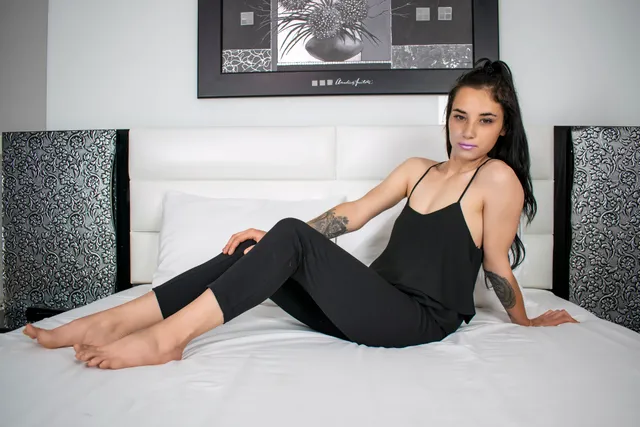 Brunette Skinny Teen Fucks Her Huge Dildo Zoe Foxxy WoowVR — photo 4