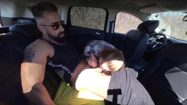 Regina Gold Takes A Ride In The Car MugurPornVR — photo 2