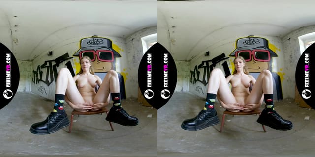 180Vr Blizard Dances And Shows Her Teenager Naked Body FeelmeVR — photo 3