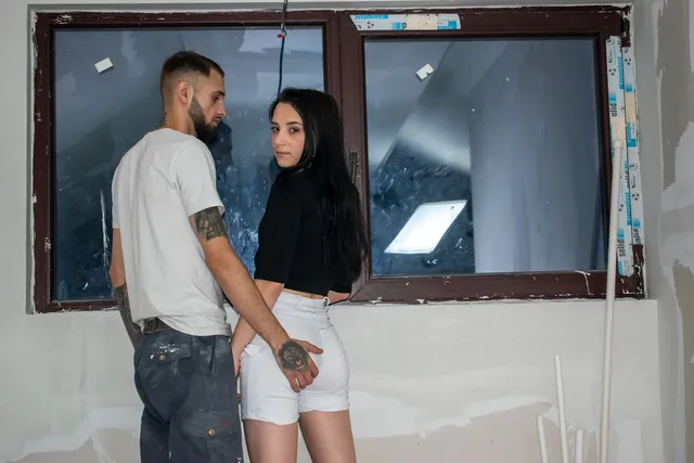 Zoe Foxxy — Zoe Foxxy - Slutty teen fucks the contractor as payment 180° VR sex — photo 5