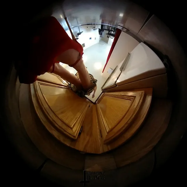 Giantess Eats you for a Snack Unaware Giantess Jane Judge — photo 2