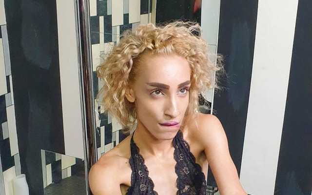 Next To Stripper's Pole - Kandy Benks VR porn — photo 4