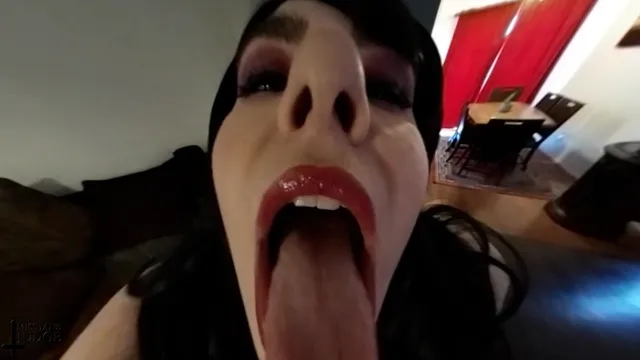 Giantess Terrorizes and Devours Jane Judge — photo 2
