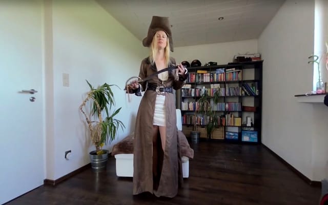 Geile Piratin Mit Behaarter Fotze Blonde Hexe — photo 5