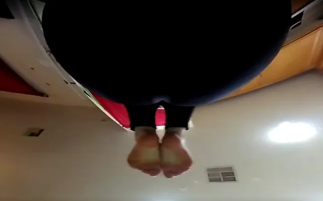 Tiny Yoga Voyeur Jane Judge — photo 2