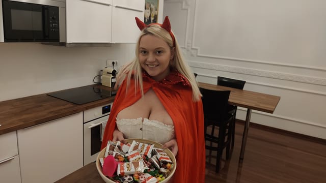 Trick or Anal Creampie Threesome Treat for Busty MILF Sandra Sweet VR porn — photo 9