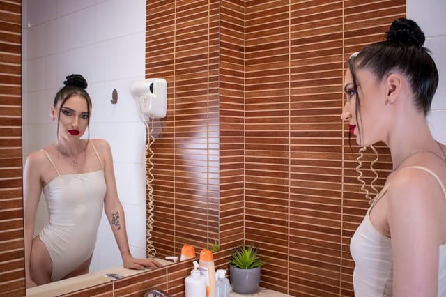 Brunette Skinny Teen Playing With Her Pussy in The Shower WoowVR vrporn video — photo 2