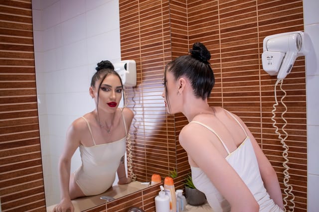 Brunette Skinny Teen Playing With Her Pussy in The Shower WoowVR vrporn video — photo 4