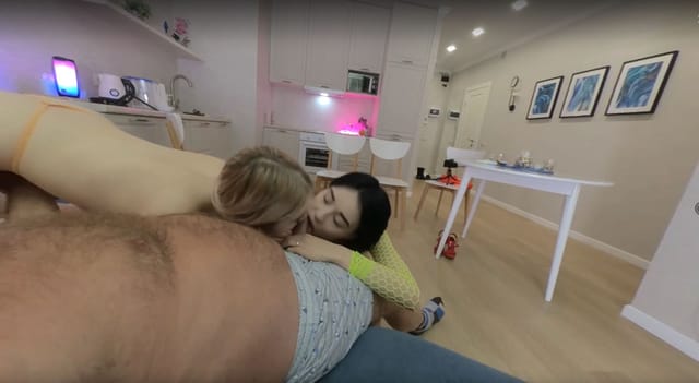 Threesome Karolina Geiman & Kammy Yammy For Old Professor VRXClouds — photo 5