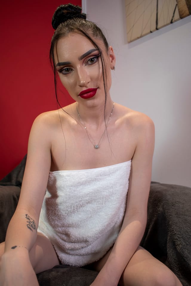 My Favorite Dildo Makes Me Cum After A Hot Shower Alice Flower WoowVR — photo 6