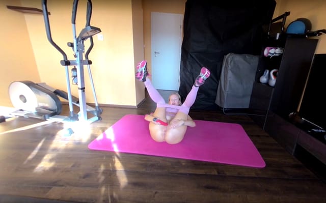 German Blonde has lot of fun instead of fitness BlondeHexe — photo 4