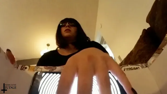 Tiny Pet for Cruel Giantess Jane Judge — photo 3