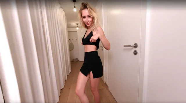 Incredible Blonde Babe is Jilling' Off Kelly Collins VRsolos — photo 10