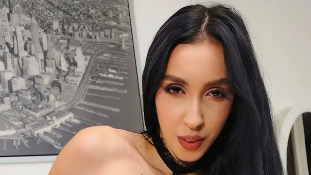 Lara Sins - When Lara Meets Tommy VR porn — photo 1