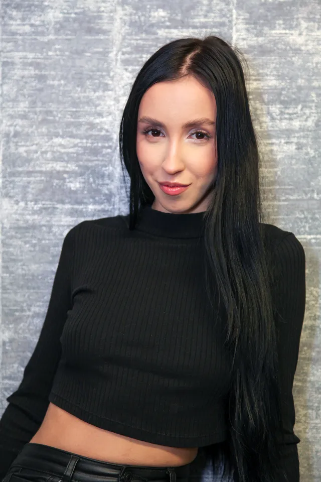 Horny Glory - Lara Sins VR porn — photo 6