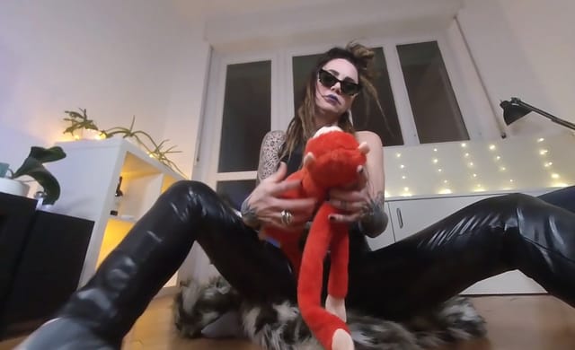 Banana Crushing ItalianFetishVR — photo 5