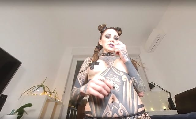 Take a break with the slave ItalianFetishVR — photo 4