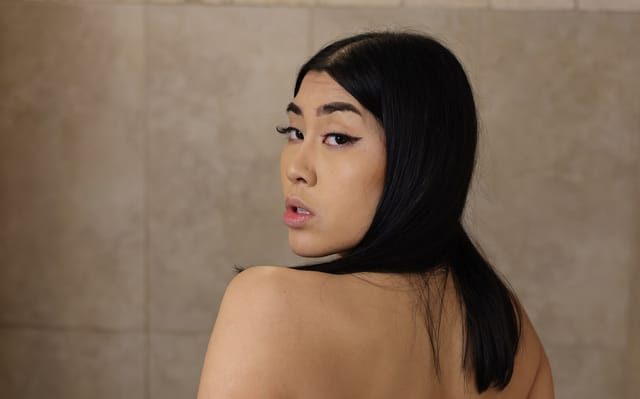 Emerald Loves — Asian Stepdaughter Seduces Stepdad In Shower virtual reality porn — photo 6