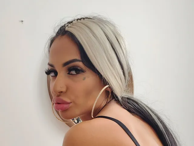 Suzzi Eis - At The Massage Parlor - I Like It Hot VR porn — photo 5
