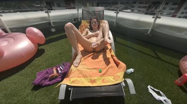 Skinny Model Josie Jilling With A Dildo In The Rooftop Sun VRgoddess — photo 2