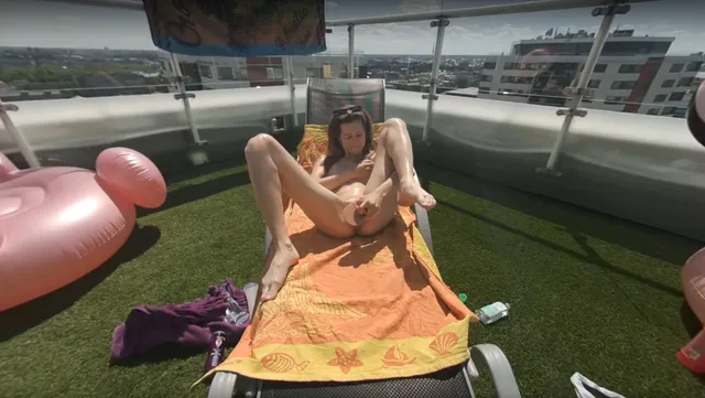 Skinny Model Josie Jilling With A Dildo In The Rooftop Sun VRgoddess — photo 4