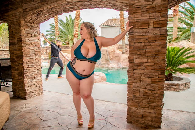 The Pool Boy And The MILF Bunny De La Cruz BlushErotica — photo 2