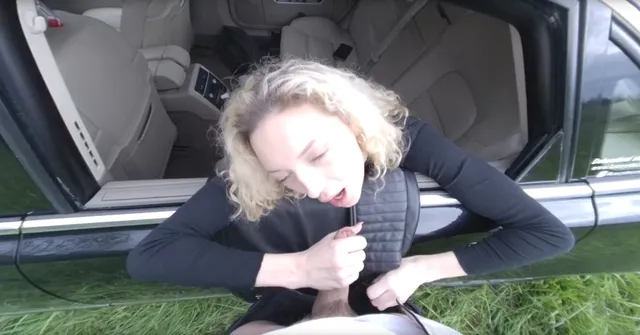 Isabella Is Very Wild In Her Car Psporn — photo 7