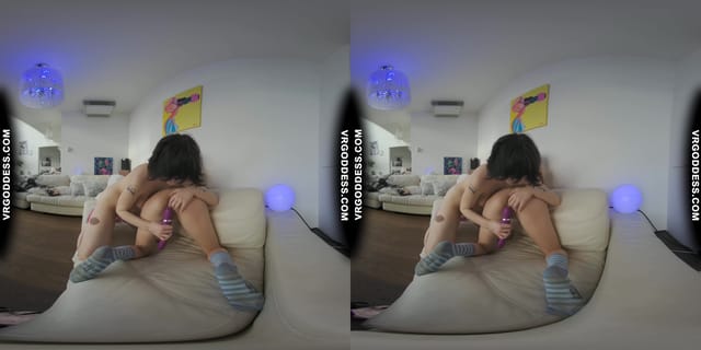 Josie Getting Her Pussy Vibrated Explicitly To Orgasm By Big Boobed Sofie White Casting Couch VRgoddess — photo 2