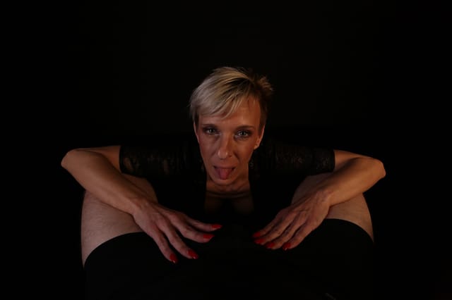 MILF - Lady Belinda Noir — photo 10