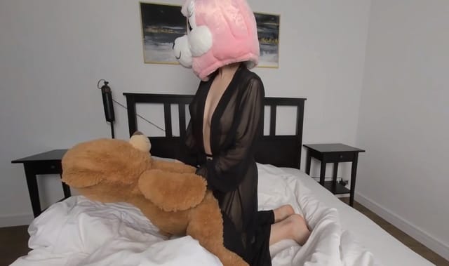 Jessica Rabbit Strip Dance With Teddy Luka Plushies TV — photo 46