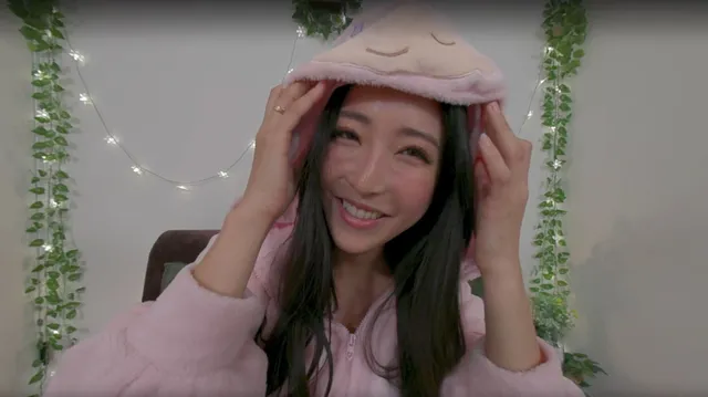 Intimate Moments With Emiri Momota CovertJapan — photo 5