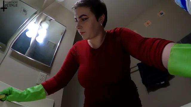 Giantess Cleans Bathroom Jane Judge — photo 10