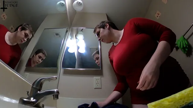 Giantess Cleans Bathroom Jane Judge — photo 1