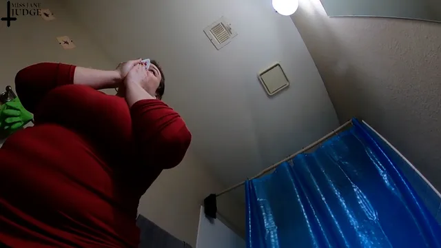 Giantess Cleans Bathroom Jane Judge — photo 2
