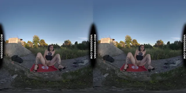 Risky Public Masturbating Hot Girl Brille Gets Caught By Tourists Gets Her Period Finished At Home VRgoddess — photo 10