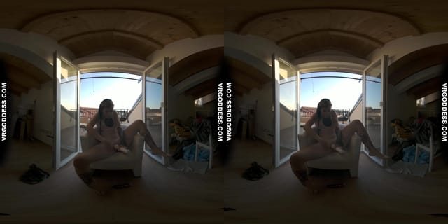 Risky Public Masturbating Hot Girl Brille Gets Caught By Tourists Gets Her Period Finished At Home VRgoddess — photo 6